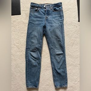 Like-New Levi’s Wedgie Icon Jean 💙